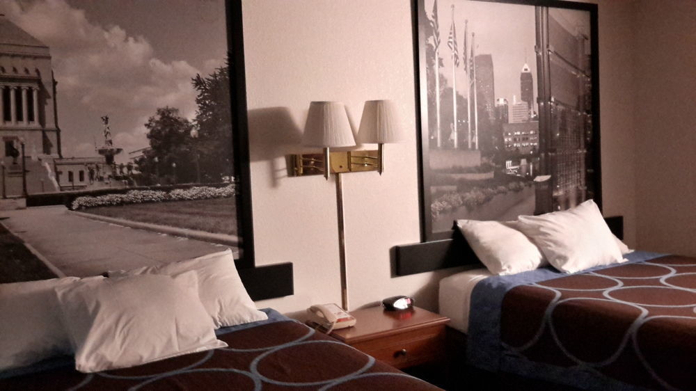 Super 8 By Wyndham Greenfield Εξωτερικό φωτογραφία